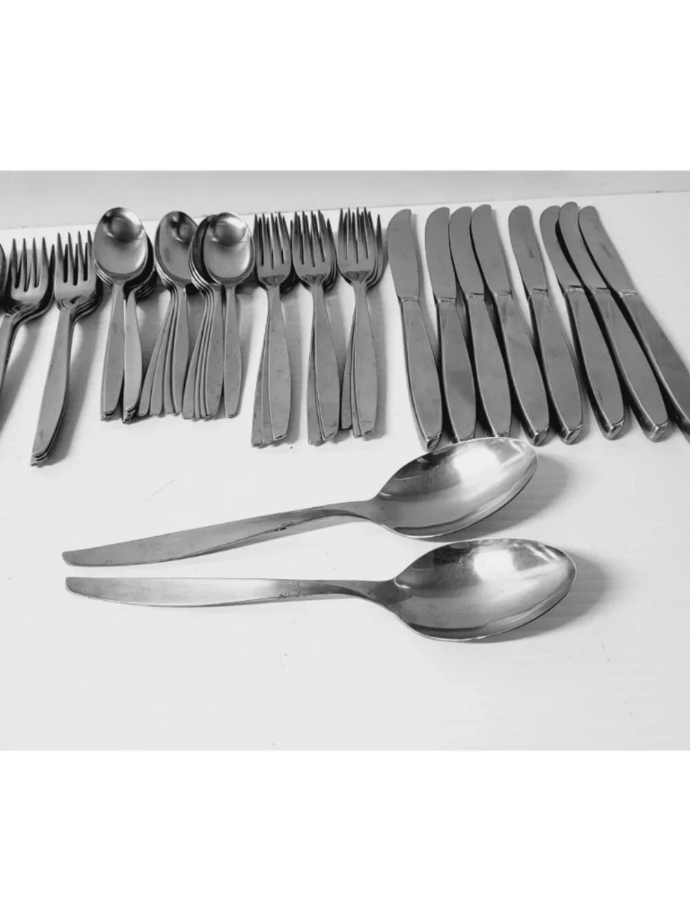 Insico Scope 50 PC Mid Century Modern Stainless Flatware Retro Twist Handles